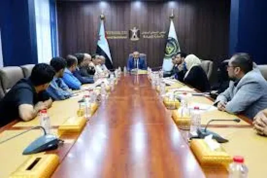 السلطات المحلية في حضرموت تؤيد مطالبات الرئيس العليمي بخروج القوات الإماراتية فورًا
